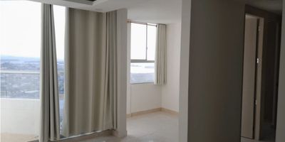 Apartamento en Venta Bellavista - Cartagena 

Apartamento de 2 alcobas y un estudio o habitacion adicional, 2 baños, sala de comedor, balcón, cocina integral, estudio, aires acondicionados. Apartamento en excelentes condiciones, cerca de zonas industriales, bodegas, y zonas comerciales, olimpicas cercanas, bancos, supermercados, edificio con piscina, cancha de futbol, tiene 2 acensores, porteria, vigilancia, camaras de seguridad.

Codigo wasi: 8266398
