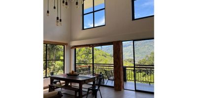 Venta de hermosa finca en Girardota

? ¡Hermosa finca en venta en Girardota – Antioquia! ?
? A solo 7 minutos del parque principal

Disfruta de la tranquilidad del campo con todas las comodidades urbanas en esta espectacular propiedad ideal para vivienda, descanso o inversión.

✨ Características del lote y la casa principal:


 
 Área total del lote: 2.600 m²
 
 
 Área construida: 186 m²
 
 
 Casa de 3 niveles
 
 
 3 habitaciones (con posibilidad de una cuarta)
 
 
 3 baños completos
 
 
 Sala y comedor independientes
 
 
 Cocina integral
 
 
 Zona de ropas
 
 
 Balcón amplio con vista a zonas verdes ?
 
 
 Techo de doble altura
 
 
 Garaje cubierto + espacio adicional para más vehículos
 
 
 Acceso por dos entradas diferentes
 
 
 Árboles frutales y jardín
 


? Área de descanso:
Jacuzzi al aire libre sobre deck de madera, rodeado de naturaleza y con total privacidad. ??

? Casa de mayordomo:
60 m² construidos, ideal para personal de apoyo o alojamiento adicional.

? Construida en 2019
? Predial: $1.600.000 anuales
? Estrato 3
?️ Acceso 100% pavimentado

? Valor del inmueble: $1.200.000.000 (negociables)

? Contáctame para conocer esta maravillosa propiedad, perfecta para desconectarte de la ciudad o convertirla en tu próximo proyecto rural. ¡Agenda tu visita hoy!
