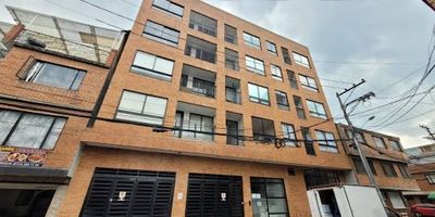 Apartamento en arriendo barrio Morato, de un nivel con amplios espacios y excelente iluminación natural cuenta con 47 mts, ubicado en un edificio tecnológico que ofrece comodidad y modernidad. El inmueble cuenta con sala-comedor, una alcoba con clóset, estudio, dos baños con calentador a gas, cocina integral con estufa a gas, zona de ropas y balcón con vista agradable. Sus acabados incluyen pisos en laminado y cerámica, adicional cuenta con sistema inteligente Alexa de Amazon para mayor confort. Dispone de parqueadero cubierto sencillo y depósito. El edificio cuenta con ascensor, zona infantil y parqueadero para visitantes. Su vías de acceso como la Carrera setenta g y las Calle ciento dos. Para mas informacion comuniquese con el ejecutivo comercial david rodriguez al celular o whatsapp 3165231297 o al correo juan.rodriguezinmobiliariasaliadas.com