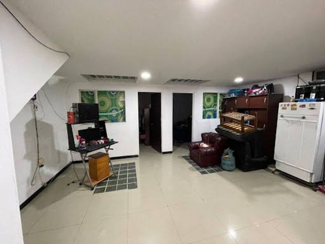Casa de 9 alcobas en venta en Versalles, Bogotá, 150 m² · foto 7 de 19