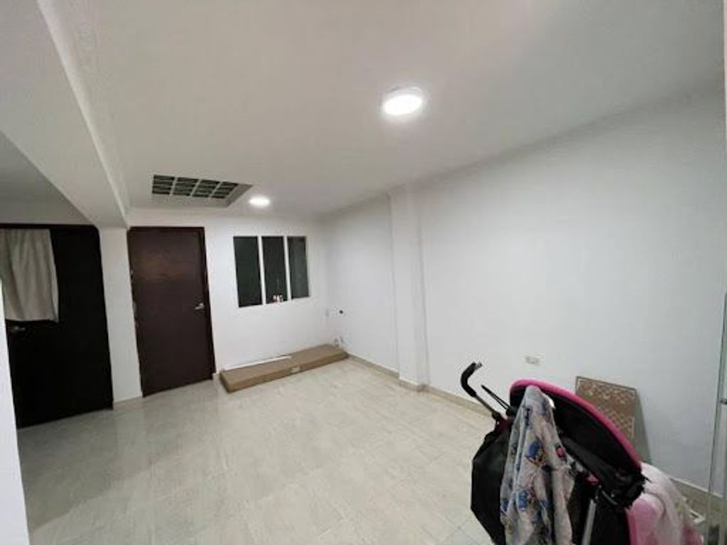 Casa de 9 alcobas en venta en Versalles, Bogotá, 150 m² · foto 9 de 19