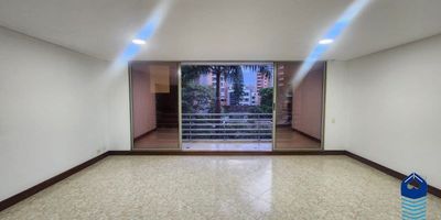 Apto de 120 mts, tres alcobas mas alcoba de servicio, dos baños mas baño de servicio, salon comedor, cocina integral, balcon, parqueadero para dos vehículos independientes y útil, porteria las 24 horas, circuito cerrado de televisión, venta 720.000.000 renta 4.000.000
Sector de santa teresitaGracias por su interés en uno de nuestros inmuebles, Raskcielos tiene para usted más ofertas inmobiliarias, contáctenos a través de nuestro pbx que aparece al inicio de nuestra publicación, uno de nuestros asesores le atenderá y acompañará en su búsqueda