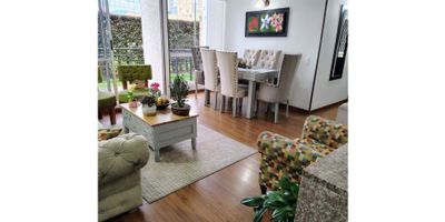 Código: 9655FR221 Amplio apartamento de 80 m2 ubicado en el conjunto residencial Nogales Reservado. Esta propiedad con excelentes acabados además de  2 balcones para aprovechar al máximo la luz y ventilación natural.y muebles adcionales empotrados cuenta con 3 habitaciones, 2 baños, sala - comedor y cocina abierta tipo americano, zona de ropas, estudio  parqueadero. Zonas comunes estilo Club House pensadas en tu bienestar y el de tu familia cómo piscina, salón de juegos, gimnasio, juegos infantiles, zona de BBQ Ubicación privilegia cerca a todo lo que necesitas. No pierdas esta oportunidad para conocer esta propiedad pensada en tu seguridad y estilo de vida

¡Tu Nuevo Estilo de Vida Te Espera en Cajicá!
​Descubre este espectacular apartamento de 80 m² en el exclusivo conjunto Nogales Reservado. Disfruta de la comodidad y el lujo con excelentes acabados, incluyendo muebles empotrados y una moderna cocina abierta tipo americano; además de dos balcones estratégicamente ubicados para maximizar la luz natural y la ventilación.
​Espacios Ideales: 3 habitaciones, 2 baños, sala-comedor, zona de ropas, estudio y parqueadero.
​Vida Club House: Goza de zonas comunes de ensueño: piscina, gimnasio, salón de juegos, BBQ y juegos infantiles, todo pensado para tu bienestar y el de tu familia.
​Ubicación Privilegiada: Cerca de todo lo que necesitas, con la tranquilidad y seguridad que mereces.
​¡No dejes pasar esta oportunidad! Conoce la propiedad que combina seguridad, diseño y el mejor estilo de vida en Cajicá.Contáctanos hoy para programar tu visita!

 
