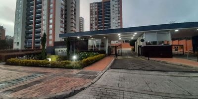 Espectacular Apartamento AMOBLADO en arriendo ubicado en el sector de Colina en el conjunto Bakata, con vista Exterior  ubicado en un décimo piso con ascensor, con un área construida de 99m2 , con excelente ubicación cerca de avenidas principales como son Autopista Norte ,av boyaca  con facilidad al transporte público cerca de zonas comerciales, zonas verdes, colegios y sitios de interés. Cuenta con una muy buena iluminación natural, 3 habitaciones con closet, 2 baños completos 1 de visitas , sala-comedor , cocina integral , Zona de lavandería independiente . El Conjunto Residencial cuenta con, piscina Gimnasio, salones sociales, Parque Infantil , BBQ Cod: 5292