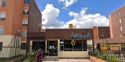 Excelente apartamento en venta en conjunto cerrado Antara, consta de cocina abierta, sala comedor, 3 alcobas, estudio, ubicado en tercer piso con mucha luz y sol, tiene parqueadero, no tiene ascensor. El conjunto tiene zona de BBQ,  salón comunal y parqueaderos de visitantes.