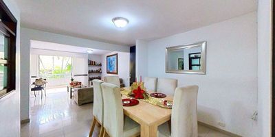 Apartamento en venta de 115m2, con vista exterior, ubicado en un 1er piso (Torre B Apto 104), acceso por ascensor, escaleras y pasillo, 1 parqueadero propio cubierto (34). Consta de 3 habitaciones, 2 baños, sala comedor, cocina integral, balcón y zona de lavandería, cuarto de servicio con baño. Tiene piso cerámico todas sus zonas. El conjunto cuenta con zonas verdes, zona para niños, salón social, piscina y vigilancia privada las 24 horas. Cerca a centro comercial Brisas del Limonar y Santiago Plaza; cerca a almacenes de cadena D1 y Ara; cerca a universidad Santiago de cali; cerca a estación del MIO Simón Bolívar; Vías de acceso por la cra 14 y calle 13 bis oeste.ID-47309545085
