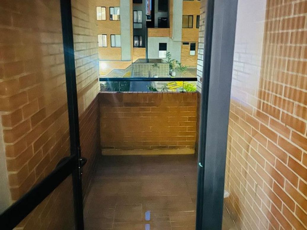 Apartamento de 2 alcobas en venta en Millan, Bogotá, 79 m² · foto 6 de 12