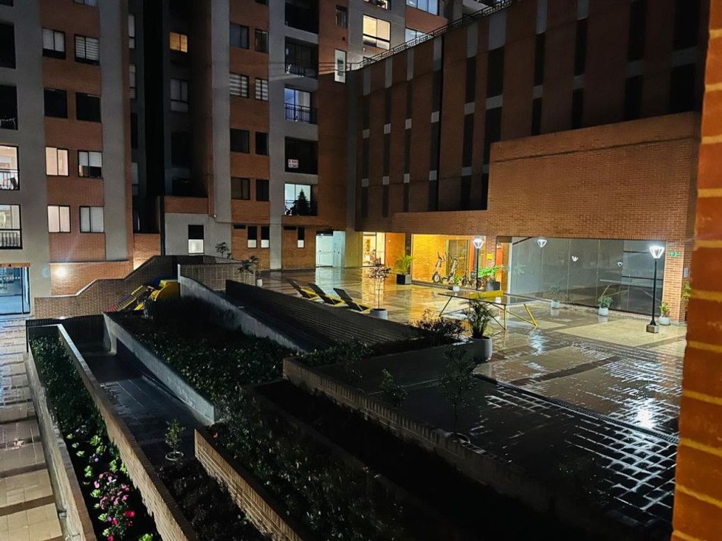 Apartamento de 2 alcobas en venta en Millan, Bogotá, 79 m² · foto 8 de 12