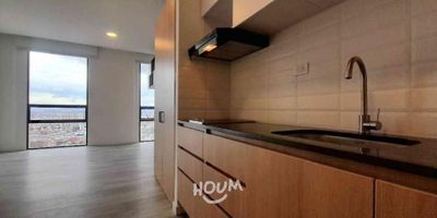 [ARR] ID HOUM: 162861

Entérate de todos los beneficios al arrendar con nosotros:
    • Asistencia e intermediación con el propietario
    • Firma tu contrato online
    • Arrienda sin burocracia, sin papeleos ni notarías

Departamento en arriendo, ubicado en el barrio Centro Internacional de Bogotá, con una superficie construida de 28.00 m² y superficie total de 29.00  m². La propiedad está preparada para acoger a 1 persona.

Sus principales características son:

    • estudio
    • No amoblado
    • 1 dormitorio
    • 1 baño
    • Admite mascotas
    • 1 parqueadero
    • Piso 27
    • Año de construcción: 2025
            
Además, el inmueble cuenta con las siguientes amenidades:

    • Salón de eventos
    • Vigilancia 24 hrs
    • Ascensor
    • Zona de juegos
    • Alberca
    • Gimnasio
    • Lavandería
    • Zona de asadores

Si arriendas con nosotros, te brindamos asesoría personalizada durante todo el proceso.

Requisitos para arrendar con nosotros:

    • Arrienda sin codeudor*, fácil, rápido y seguro
    • Demuestra un ingreso mensual neto de al menos 2.5 veces el valor del arriendo (los ingresos mensuales se pueden complementar por las personas que vivirán en este inmueble)
    • Completa tu información básica y mándanos tus extractos bancarios o documentos que demuestren tus ingresos
    • No debes tener reportes negativos en centrales de crédito
        

IMPORTANTE:

    • Te invitamos a agendar una visita a esta propiedad
    • Si tienes alguna duda por favor puedes solicitar más información desde los portales como también contactarte directamente con nosotros
    
Más que una inmobiliaria, somos Houm.
*Aplican T&C