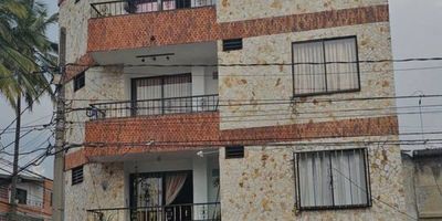 Inmueble Duplex ubicado en Belén Granada! Agradable inmueble ubicado en Belén Granada con un espacio acogedor y familiar donde podrás encontrar : Piso 4 : Cocina Integral, sala, comedor, 2 alcobas,2 baños, zona de ropas, balcón, calentador. Piso 5: 1 habitación, 1 baño, cocina integral, zona de ropas, 1 closet y terraza con techo. Entradas independientes. Esta es tu oportunidad de tener el inmueble de tus sueños. Que esperas para visitarnos!!