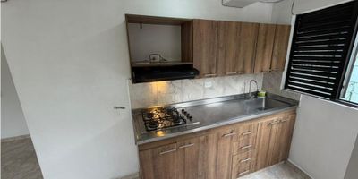Apartamento en ARRIENDO Gran Avenidad- Bello

Área aprox: 52 M2

Sala, comedor, cocina integral con red de gas, 3 alcobas, 3 closets, 2 baños cabinados, zona de ropas, calentador de agua y piso en cerámica.

Cerca a colegios, universidades, iglesias, comercio, parques del INDER.

Agende su visita :
PBX: 4626262
3105406149 Camilo Silva
