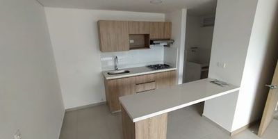 ¡Descubre tu nuevo hogar en una ubicación inmejorable!  Este encantador apartamento en alquiler te ofrece la combinación perfecta de tranquilidad y accesibilidad. Ubicado en una zona segura y serena, con fácil acceso a transporte público y todas las comodidades que necesitas. 