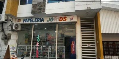 Inmueble dúplex, con disposición medianera con las siguientes dependencias: sala, comedor, cocina, 3 habitaciones, 2 baños sociales,1 baño privado, zona de labores, No cuenta con garaje. Vetustez 4 años. Vr. Admón. No cuenta con administración.