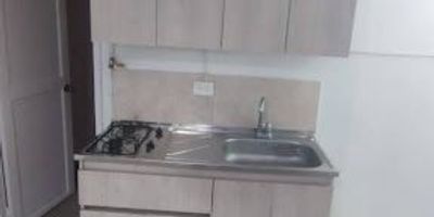 se arrienda apartaestudio ubicado en calazans, 3 piso y cuenta con 1 alcoba con closet, sala comedor,cocina integral con red de gas, zona de ropas y baño, y los servicios son incluidos, viene  siendo cerca al centro de salud metro salud y cuenta con excelentes vías de transporte como el integrado del metro