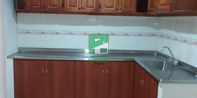 ARRIENDO CASA SECTOR CASAS DEL MAR, RIONEGRO ANT$1.300.000CODIGO 1050-1026- 3 ALCOBAS  - 2 BAÑOS- ZONA DE ROPAS - PATIO- 3 CLOSET - COCINA SEMI-INTEGRAL- CASA UBICADA EN URBANIZACION CASAS DEL MAR UNIDAD ABIERTA A TAN SOLO 4 CUDRAS DEL PARQUE PRINCIPAL DE RIONEGRO CERCA A COLEGIOS, SUPERMERCADOS, DROGERIAS, IGLESIAS, COLEGIOS, RESTAURANTES, FACIL ACCESO A TRANSPORTE PUBLICO, SECTOR MUY RESIDENCIAL CAMPESTRE Y TRANQUILO.- PARA MAYOR INFORMACIÓN COMUNICARSE CON INMOBILIARIA PANORAMA ORIENTE AL 6046147474 O WHATSAPP 3202566061 O 3013487031