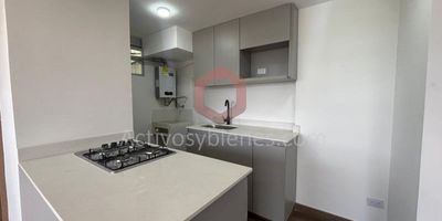 Apartamento en arriendo en Marinilla, sector Tinajas, a 750 mts del parque, en unidad cerrada, estrato 3, piso 7,  50mt², 3 alcobas, 3 closets, 2 baños, calentador, cocina integral, red de gas, zona de ropas, piso laminado, parqueadero público, ascensor, shut de basuras.Información sujeta a cambios. Las imágenes de muebles, enseres, decoración y demás elementos son una referencia. Arrienda Activos y Bienes, Inmobiliaria experta en administración, arrendamiento y venta de apartamentos, casas, locales, bodegas y oficinas en el Oriente Antioqueño, Medellín y toda el área Metropolitana.