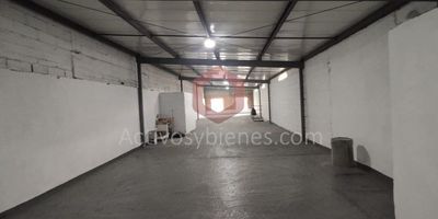 Arriendo bodega  3 piso en Medellín sector Cristo Rey, 170  MT, distribuidos en 1 nivel en concreto reforzado con una resistencia de 1. toneladas, energía monofásica 110 y 220, comercial de 60 amperios, con una altura de 2.70 mt, 2 baños, zona de parqueo para carros y motos.Ubicada en la 4 sur y guayabal, sector comercial, ideal para carpintería o industria media.Información sujeta a cambios. Las imágenes de muebles, enseres, decoración y demás elementos son una referencia.Arrienda Activos y Bienes, Inmobiliaria experta en administración, arrendamiento y venta de apartamentos, casas, locales, bodegas y oficinas en el Oriente Antioqueño, Medellín y toda el área Metropolitana.