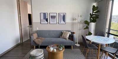 Deposito. Vigilancia 24h. Sobre la carrera, sol toda la tarde. 