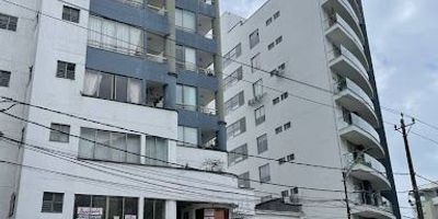 Vive en un sector privilegiado, cerca de todo lo que necesitas bancos, restaurantes, droguerías, centros médicos y centros comerciales. ¡Comodidad y ubicación en un solo lugar! Características Primer piso con terraza amplia, perfecta para compartir en familia o con amigos. Dos alcobas de espacios generosos, pensadas para tu confort y bienestar. Ubicado en una zona tranquila, segura y con excelente movilidad. Este es el espacio ideal para quienes buscan comodidad, cercanía y calidad de vida. Contáctanos y agenda tu visita hoy mismo.