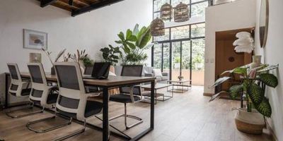 Hotel en venta en El Poblado, Manila. Remodelado totalmente y ubicado en sector turístico de gran valorización. Con una atractiva tasa de ocupación, es un lugar apetecido por los nómadas digitales. Su modelo de negocio, permite ahorrar costos y generar más rentabilidad. El precio del hotel incluye todos sus muebles y adicional el nombre con el que funciona. En su interior tiene 8 habitaciones, 8 baños completos, zona de coworking, terraza, zona de ropas, cocina abierta y balcón. A su al rededor se encuentran zonas comerciales, turísticas, transporte público, bancos y a pocos minutos del Metro de Medellín. Esta es la oportunidad de hacer una gran inversión en una de las zonas rosas de una de las ciudades más turísticas de Colombia y Latinoamérica. Contáctanos para más información.