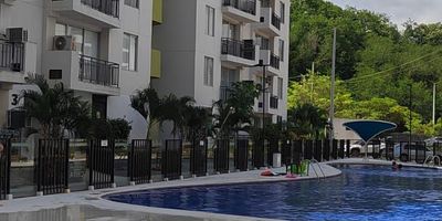 APARATMENTO DE ENSUEÑO EN CLIMA CALIDO.
Ubicacion privilegiada en Ricaurte cundinamarca a 3 minutos de Girardot, disfruta del sol y la naturaleza en un entorno agradable, calido y acogedor.
Su diseño moderno y funcional es ideal para escapar del estres y disfrutar dias inolvidables en familia en un condominio seguro , con varias piscinas, canchas deportivas , muy bien cuidado y con mucho respeto por la naturaleza.
