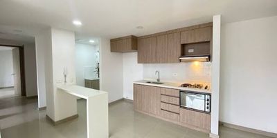 HERMOSO APARTAMENTO EN EL CARMELO SABANETAsala-comedor, 4 alcobas, 2 closet, 1 vestier, 2 baños, cocina integral , zona de ropas, red de gas, calentador, parqueadero y   cuarto util. 82 MT2 construidos area total 82 mst2 UBICACION cercano a la vaquita de la av el poblado y a porcicarnesconjunto residencial con salon social, juegos infantiles, porteria 24 horas, piscina, turco, gimnasio, sala de cine, zona yoga, sendero ecologico Información directamente con el asesor Yonatan Aristizabal 3045335855