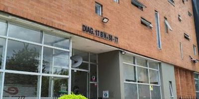 SE VENDE lindo apartamento barrio Hayuelos, piso 5, ACCESO POR ASCENSOR, totalmente remodelado, 2 habitaciones, 2 baños, estudio abierto, balcón, parqueadero propio CUBIERTO, gym, salones sociales, salón de juegos, sector tranquilo, cerca de centros comerciales, parques, con excelentes vías de acceso como la av. Cali, av. Boyacá, seguridad 247. Mas información contactar al 3167431451 o al correo eduardo.rubio@inmobiliariabogota.com. El equipo de inmobiliaria Bogotá está comprometido en brindar una experiencia de vida excepcional para nuestros clientes desde el momento que se unen a nuestra comunidad.