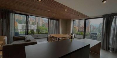 Espectacular apartamento AMOBLADO para entrega inmediata. Con licencia hotelera y rentabilidad aproximada anual del 10% por plataformas digitales. Edificio con Salón Wellness, Gym, Piscina, Sky bar y coworking. Ubicado en el más exclusivo sector de Milla de oro. Cuenta con 112,79 mt. distribuidos en 2 habitaciones, 3 baños. Operador "Inhouse" con fee de operación del 13%. Renta individual (no en bolsa) También se puede rentar por el propietario en plataformas.