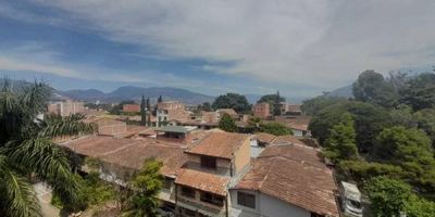 ¡Descubre la comodidad en este espectacular apartamento dúplex en Guayabal! Con amplias áreas sociales, cocina integral, habitaciones luminosas y una balcón con vistas impresionantes, con un area de 115.17 m2, 3 habitaciones, este hogar ofrece una experiencia de vida única en una ubicación privilegiada. ¡Haz de este lugar tu próximo hogar!