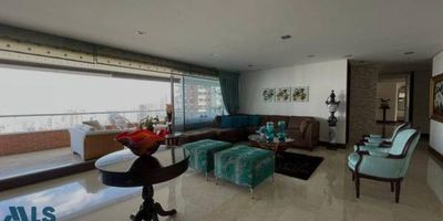 Venta de espectacular y amplio apartamento en el sector del tesoro, cuenta con: 408 m² 4 habitaciones + servicio 4 baños + servicio 4parqueaderos paralelos 1 cuarto útil Valor Venta $3'400'000.000 Administración $1'300.000 Predial $4'000.000 trimestral Se vende amoblado y se arrienda amoblado