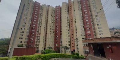 Apto 103: salón comedor, 3 alcobas, 2 closet's, cocina semintegral, z. de ropas, 2 baños cabinados, piso cerámica