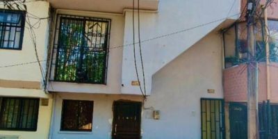 Apartamento dúplex, ubicado a pocas cuadras del centro comercial la Central en Buenos Aires, con excelente transporte público y múltiples vías de acceso, cerca de de colegios, supermercados, tienda D1 y parques deportivos