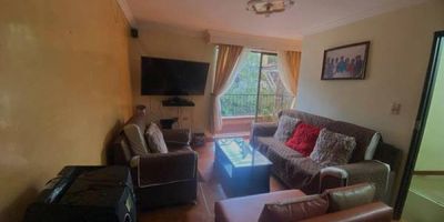 Acogedora casa Dúplex , buena iluminación ubicada en el sector de Belén Rincon , con un área de 98 mts 2. En el piso 2 encontraras un agradable espacio sala oficina ,comedor ,baño social, cocina y zona de ropas. En el piso 3 encontraras 3 habitaciones ; habitación principal con bañera , Vestier y una espectacular terraza para que disfrutes de momentos en familia , reuniones y celebraciones . Te esperamos !!