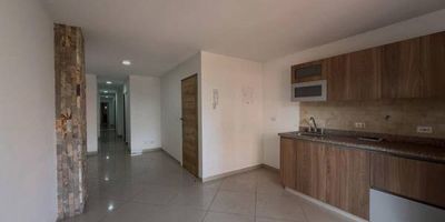 La comodidad de tener todo cerca y caminando. Ubicado en una cuadra tranquila de Belén Fátima, este acogedor apartamento de 72 m2 ofrece 3 habitaciones (la principal con baño privado), baño social, zona de ropas independiente y un balcón con una vista encantadora del sector. Cuenta con parqueadero privado —un verdadero privilegio en esta zona— y una administración muy económica de solo $150.000. Su ubicación es inmejorable: cerca de la Unidad Deportiva de Belén, C.C. Unicentro, UPB, y la vibrante zona gastronómica de Laureles. Contáctanos y descubre tu próximo hogar.