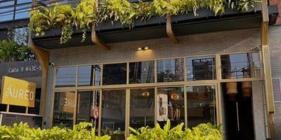 Oportunidad única de inversión en Medellín Suite hotelera de 24 m² en Golden Valley, ya en operación desde agosto 2024. ✔ Escritura individual ✔ Hace parte de la bolsa de renta hotelera ✔ Rentabilidad anual esperada: 19.16% E.A. ✔ Beneficios exclusivos: noches de cortesía y descuentos en hospedaje, restaurantes y servicios.  Inversión lista, sin esperas ni preventas.  Compra hoy $480.000.000 y empieza a recibir rentas desde el primer día.  ¡Ideal para inversionistas que buscan flujo inmediato de ingresos y plusvalía!