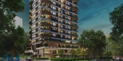 Aparta estudio en construcción, ubicado en el exclusivo barrio Castropol, con entrega prevista para octubre de 2025. Con 65,53 m², este moderno espacio ofrece una amplia habitación con baño privado, baño social adicional, cocina abierta, sala comedor y balcón con una espectacular vista. El edificio cuenta con completas zonas sociales que incluyen piscina, salón social, turco, gimnasio, coworking y vigilancia 24 horas. Además, incluye parqueadero y cuarto útil. Vive o invierte en una de las zonas más centrales y conectadas de la ciudad. ¡Tu nuevo hogar te espera!