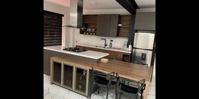 Apartamento independiente , totalmente remodelado con chapa de seguridad ideal para inversión como Airbnb