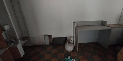 Venta de casa lote en Prado Centro. Esta propiedad única ofrece la oportunidad ideal para construir la casa de tus sueños. El lote cuenta con una ubicación cerca de servicios, comercios y transporte. Con un diseño arquitectónico personalizado, podrás crear el hogar perfecto en este codiciado vecindario. ¡No pierdas la oportunidad de invertir en tu futuro! Contáctanos para más información sobre este casa lote en Prado Centro.