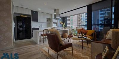 VENTA DE APARTAMENTO LINARES POBLADO MEDELLÍN. Apartamento piso alto, con área de 94.5, cuenta con 2 alcobas cada una baño, sala comedor, baño social, balcón, cocina integral abierta, zona de ropas, parqueadero doble lineal y cuarto util. En unidad residencial, cuenta con Portería 24H, ascensor, social, piscina, turco, sauna, juegos infantiles, zonas verdes, parqueadero de visitantes y shute de basura. Ubicado en sector residencial, de facil acceso vehicular, cerca de sector comercial y con múltiples rutas de transporte publico. Agenda tu cita