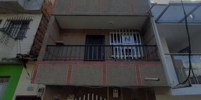 p2: sala, comedor, biblioteca, cocina sencilla, 1 baño sencillo, 1 balcón, piso baldosa. p 3: 1 alcoba + balcón, 1 alcoba abierta con closet, 1 baño sencillo, piso cerámica, patio cubierto.