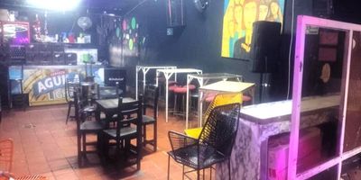 Local Comercial en venta, Bucaramanga, Centro. Área construida: 122 mts, 1 baño Código inmobiliaria: 36983, para mayor información y revisar toda nuestra oferta visita nuestra pagina web: estebanrios.com o comuníquese a nuestro PBX: (607) 635 2877