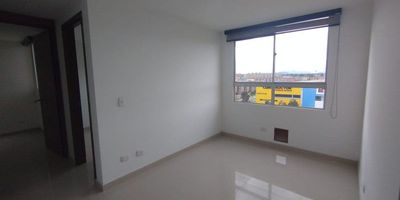 Excelente apartamento exterior con vistas panorámicas en el exclusivo barrio Castilla. Este inmueble está diseñado para un estilo de vida de tranquilidad y exclusividad. El apartamento se encuentra dentro de un conjunto cerrado que ofrece un estilo de vida completo con diversas áreas sociales, tales como: Vigilancia privada 24/7 y control de acceso.  Importante: Este inmueble está destinado para uso de adultos y opera bajo una política de no aceptación de niños ni mascotas.