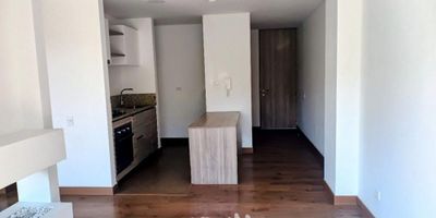 [ARR] ID HOUM: 163046

Entérate de todos los beneficios al arrendar con nosotros:
    • Asistencia e intermediación con el propietario
    • Firma tu contrato online
    • Arrienda sin burocracia, sin papeleos ni notarías

Departamento en arriendo, ubicado en el barrio Vereda Calahorra, con una superficie construida de 40.00 m² y superficie total de 40.00  m². 

Sus principales características son:

    • No amoblado
    • 1 dormitorio
    • 1 baño
    • Admite mascotas
    • 1 parqueadero
    • Año de construcción: 2019
    • Bodega
            
Además, el inmueble cuenta con las siguientes amenidades:

    • Salón de eventos
    • Ascensor
    • Zona de juegos
    • Alberca
    • Gimnasio
    • Zona de asadores

Si arriendas con nosotros, te brindamos asesoría personalizada durante todo el proceso.

Requisitos para arrendar con nosotros:

    • Arrienda sin codeudor*, fácil, rápido y seguro
    • Demuestra un ingreso mensual neto de al menos 2.5 veces el valor del arriendo (los ingresos mensuales se pueden complementar por las personas que vivirán en este inmueble)
    • Completa tu información básica y mándanos tus extractos bancarios o documentos que demuestren tus ingresos
    • No debes tener reportes negativos en centrales de crédito
        

IMPORTANTE:

    • Te invitamos a agendar una visita a esta propiedad
    • Si tienes alguna duda por favor puedes solicitar más información desde los portales como también contactarte directamente con nosotros
    
Más que una inmobiliaria, somos Houm.
*Aplican T&C