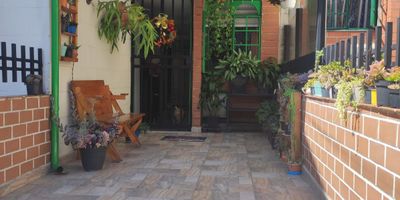 ️ ¡Descubre cómo es vivir en Belén Rincón, uno de los barrios más auténticos y tranquilos de Medellín!

En este video te mostramos por qué tantas familias y nuevos compradores están poniendo sus ojos en este sector: un lugar donde la vida de barrio, la comodidad y la buena ubicación se mezclan perfectamente.

 ¿Qué hace especial a Belén Rincón?
 Calles residenciales llenas de vida
 Todo queda cerca: comercio, transporte y servicios
 Ambientes seguros y familiares
 Opciones de vivienda accesibles y con muy buen espacio

Si estás buscando un lugar con esencia paisa, buena proyección y calidad de vida…
 Belén Rincón podría ser tu próximo hogar.

#BelenRincon #VivirEnMedellín #ViviendaMedellín #VidaDeBarrio #InmobiliariaColombia