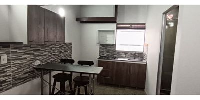 ¡Excelente oportunidad de arriendo!

Acogedor apartamento de 30 m², que cuenta con:


 
 1 alcoba con clóset y piso en cerámica
 
 
 Cocina integral con red de gas
 
 
 1 baño cabinado
 
 
 Muy buena iluminación natural
 
 
 Parqueadero para moto
 
 
 Servicios públicos incluidos
 


Ubicación privilegiada, cerca de:


 
 Parroquia Santa Rita de Cascia
 
 
 Tiendas D1 y comercio local
 
 
 Zona de comidas
 
 
 Transporte público
 
 
 Éxito de Laureles
 
 
 Carrera 80
 


INTERMOBILIARIA POBLADO S.A.S
