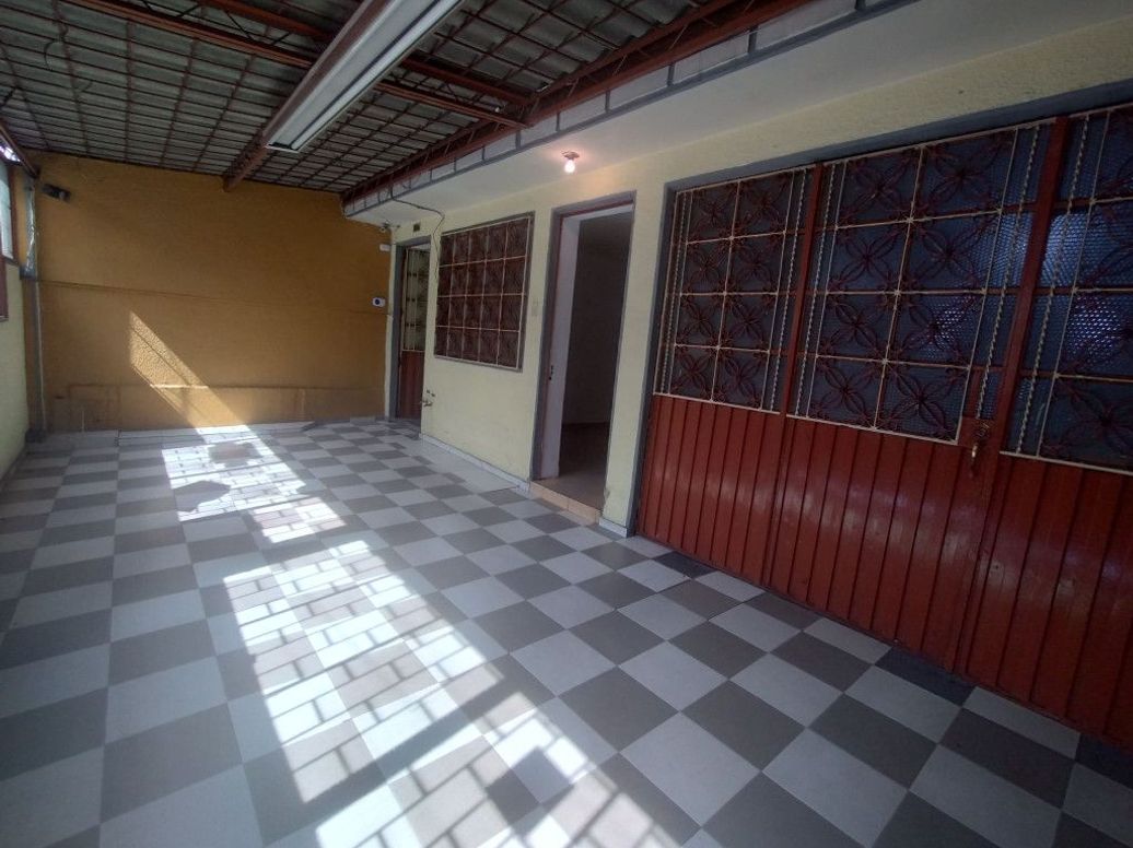 Casa de 9 alcobas en venta en El Encanto, Bogotá, 427 m² · foto 2 de 20