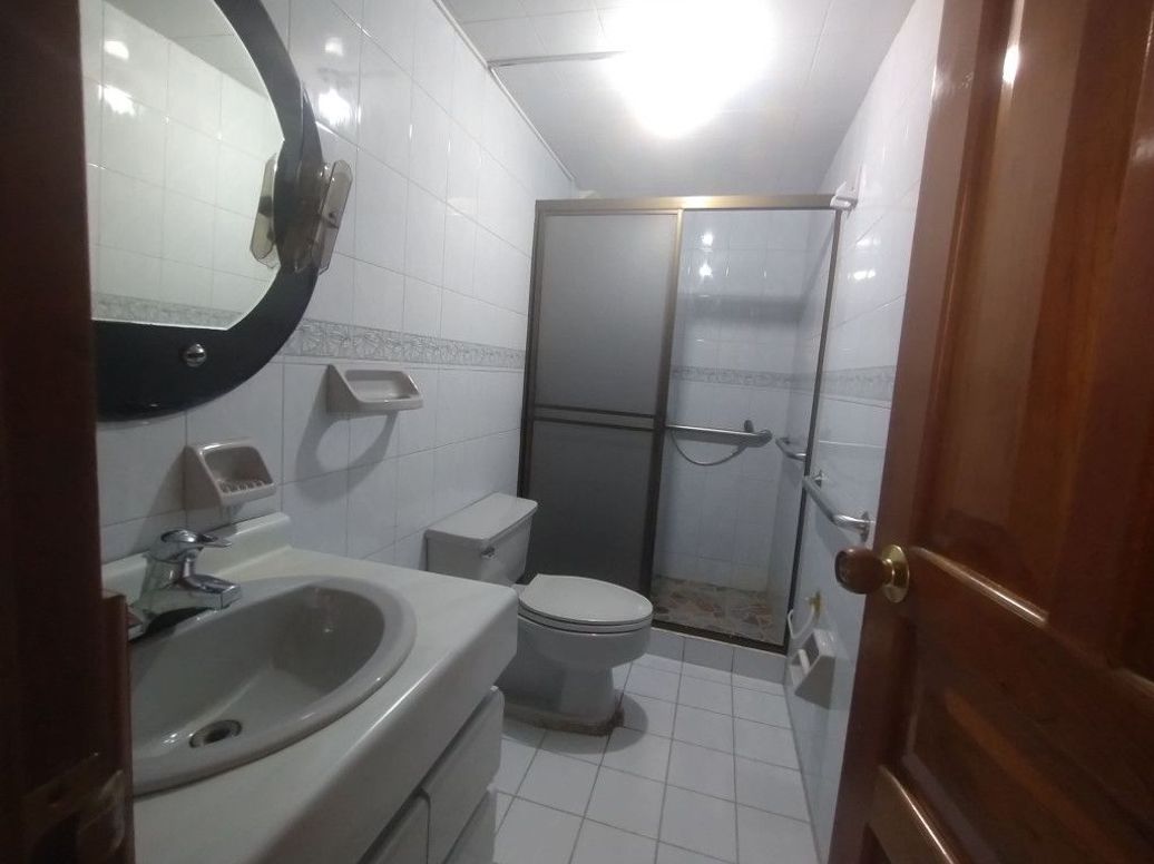Casa de 9 alcobas en venta en El Encanto, Bogotá, 427 m² · foto 13 de 20