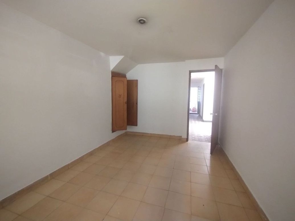 Casa de 9 alcobas en venta en El Encanto, Bogotá, 427 m² · foto 3 de 20