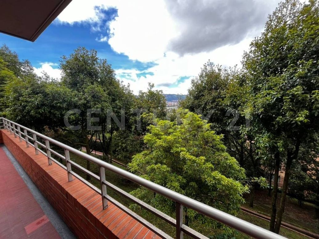 Apartamento de 4 alcobas en venta en Lindaraja, Bogotá, 192 m² · foto 4 de 20