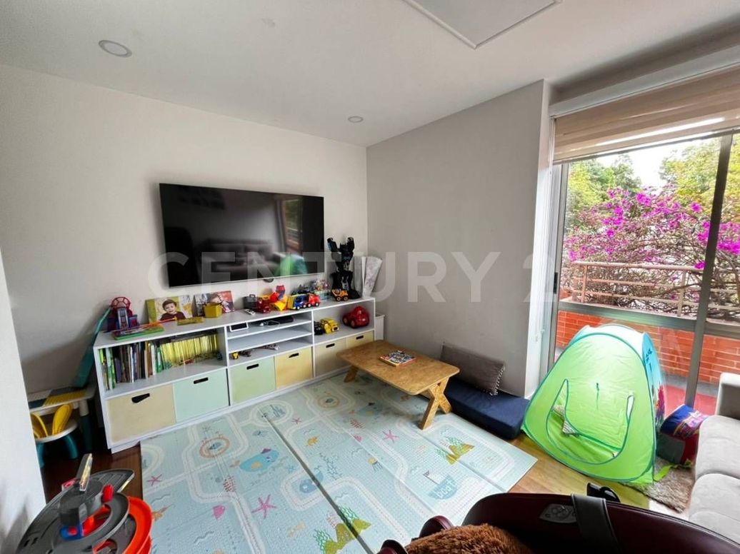 Apartamento de 4 alcobas en venta en Lindaraja, Bogotá, 192 m² · foto 9 de 20